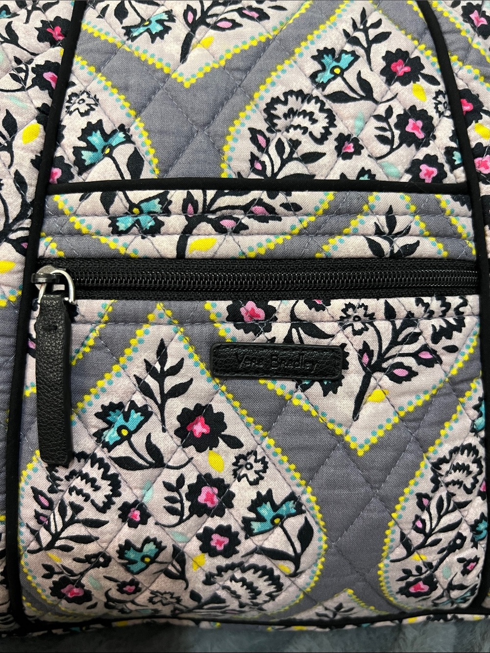 Vera Bradley Quilted Floral Crossbody/Shoulder Bag EUC retail $89 - Picture 2 of 5